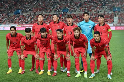 한국 국대 유니폼, 그리고 축구장에서의 커피 향기